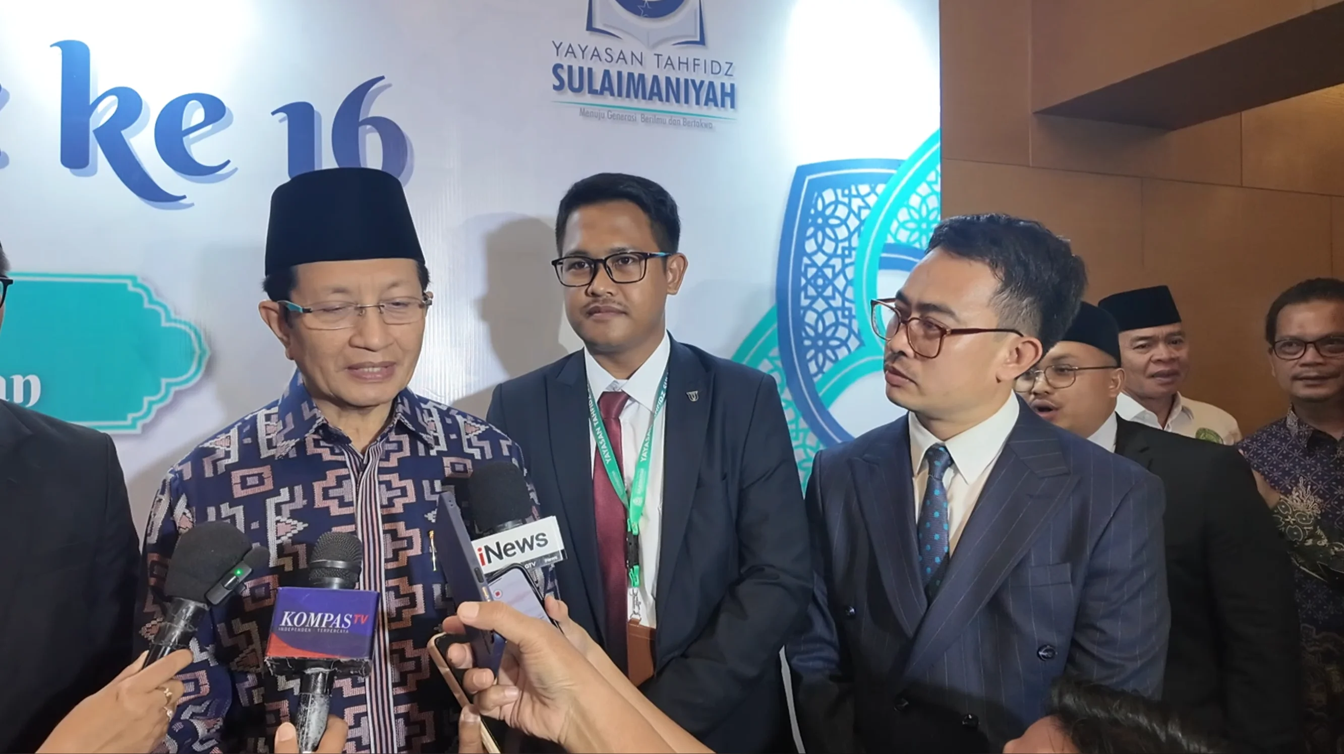 Menteri Agama Prof. Dr. KH. Nasaruddin Umar, M.A. memberikan keterangan pers dalam kegiatan Wisuda Tahfidz Al-Qur'an ke-16.