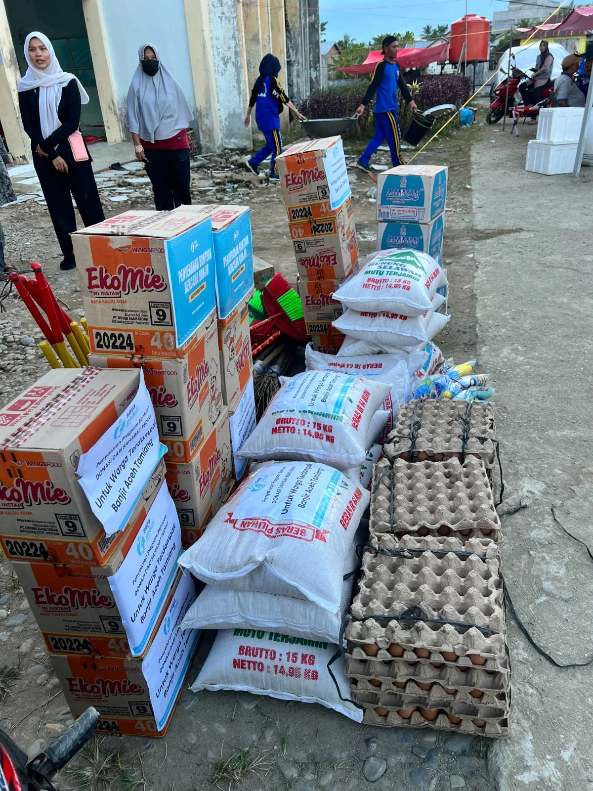 Foto 11 dari album Bantuan Banjir Aceh 2025