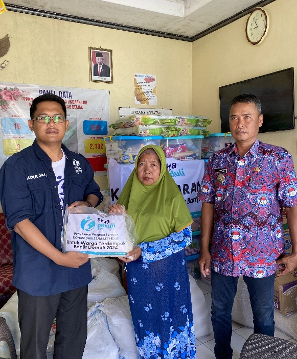 Foto 13 dari album Bantuan Banjir Demak 2024