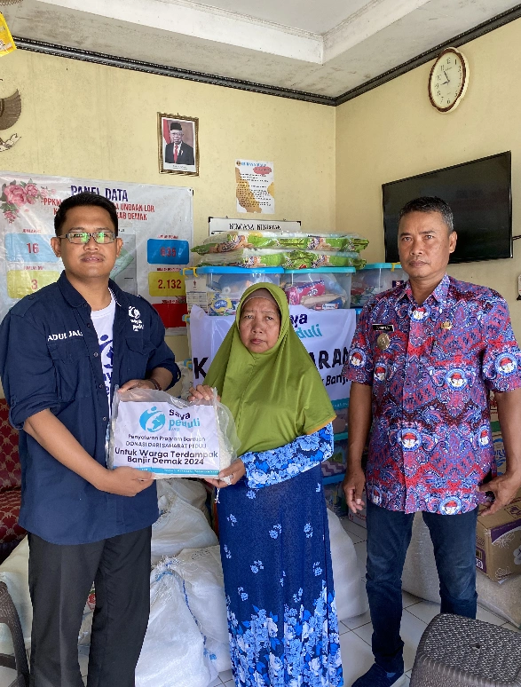 Foto 14 dari album Bantuan Banjir Demak 2024