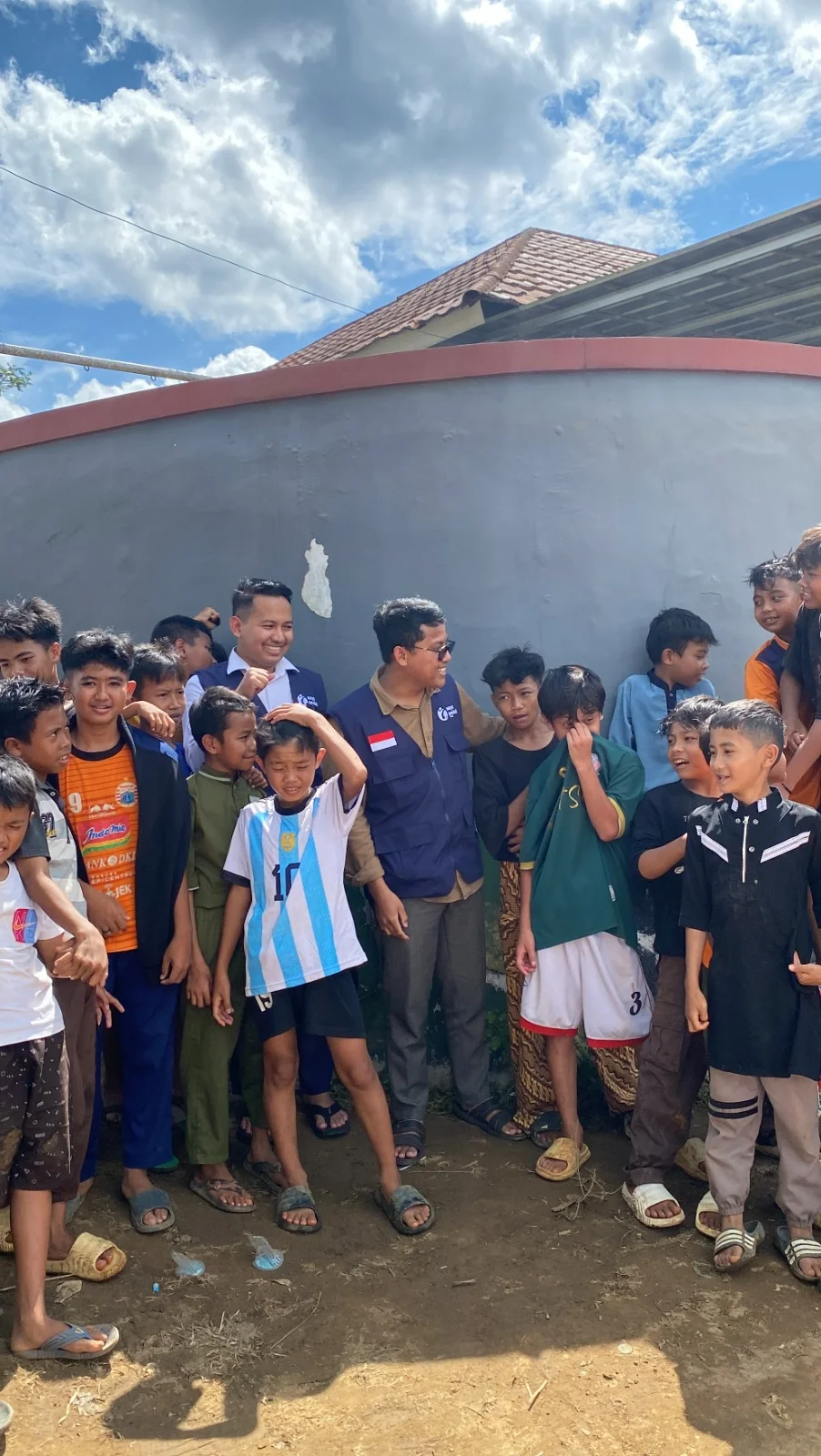 Foto 2 dari album Bantuan Banjir Sukabumi 2025