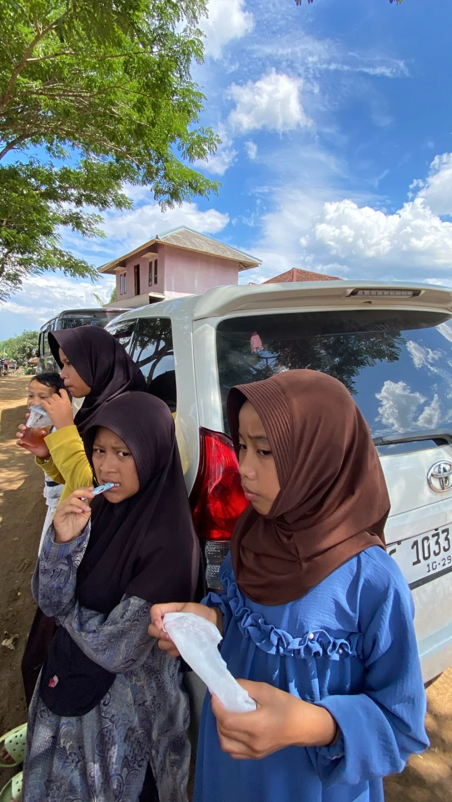 Foto 5 dari album Bantuan Banjir Sukabumi 2025