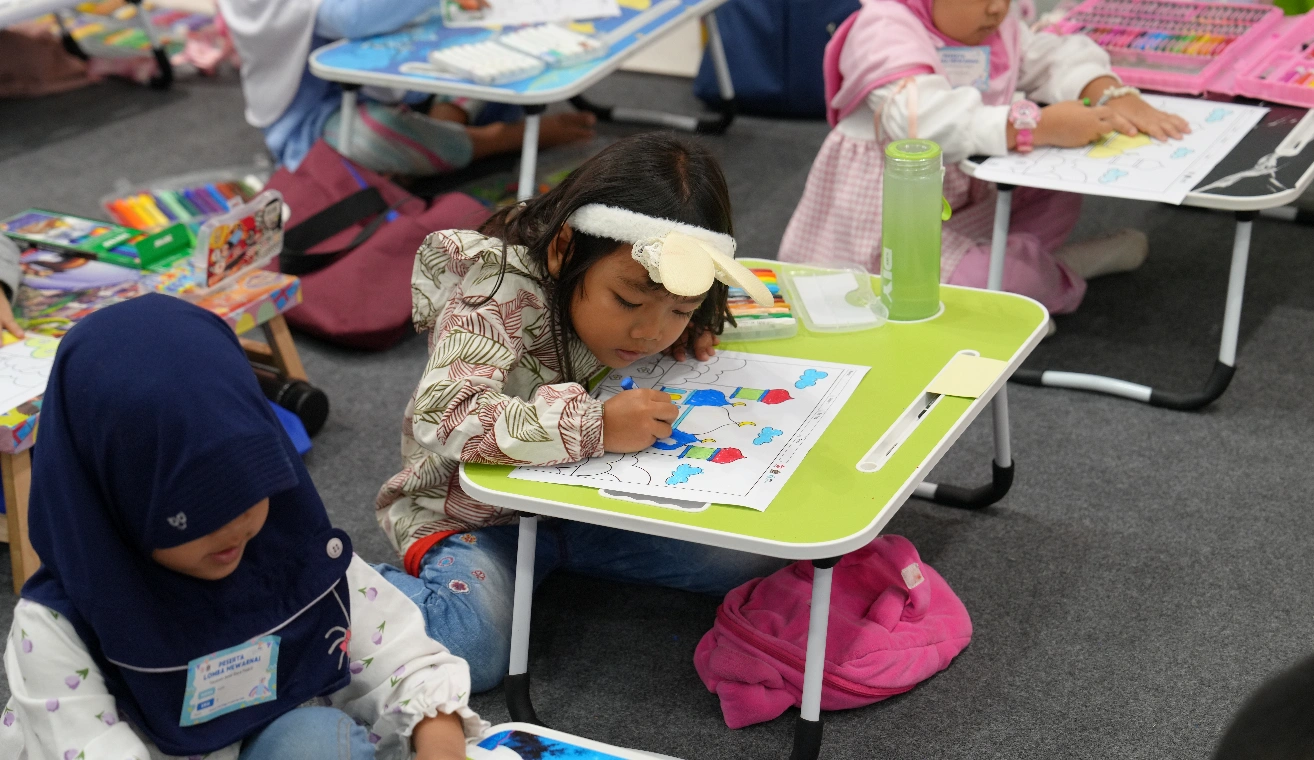 Foto 17 dari album Lomba Mewarnai 2025