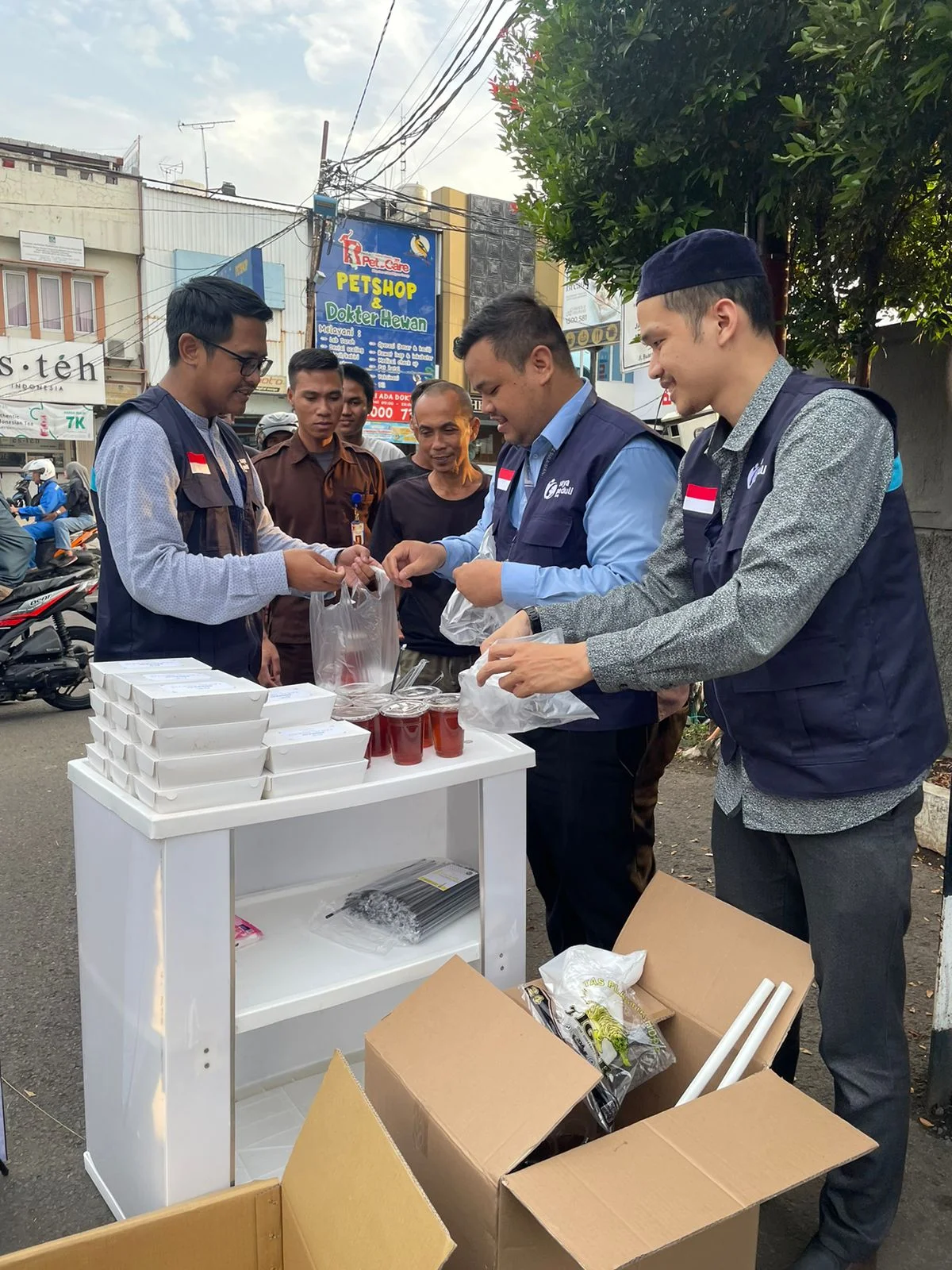 Foto 1 dari album Pembagian Takjil 2025