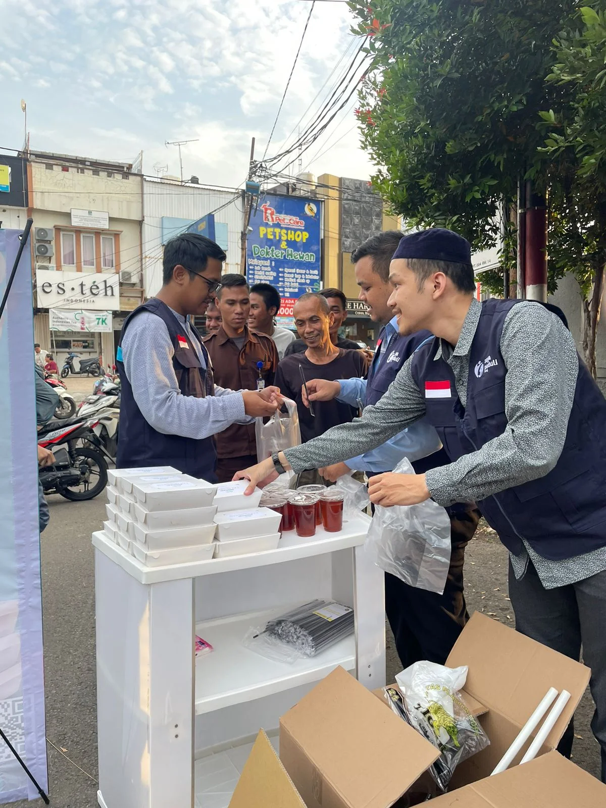 Foto 3 dari album Pembagian Takjil 2025