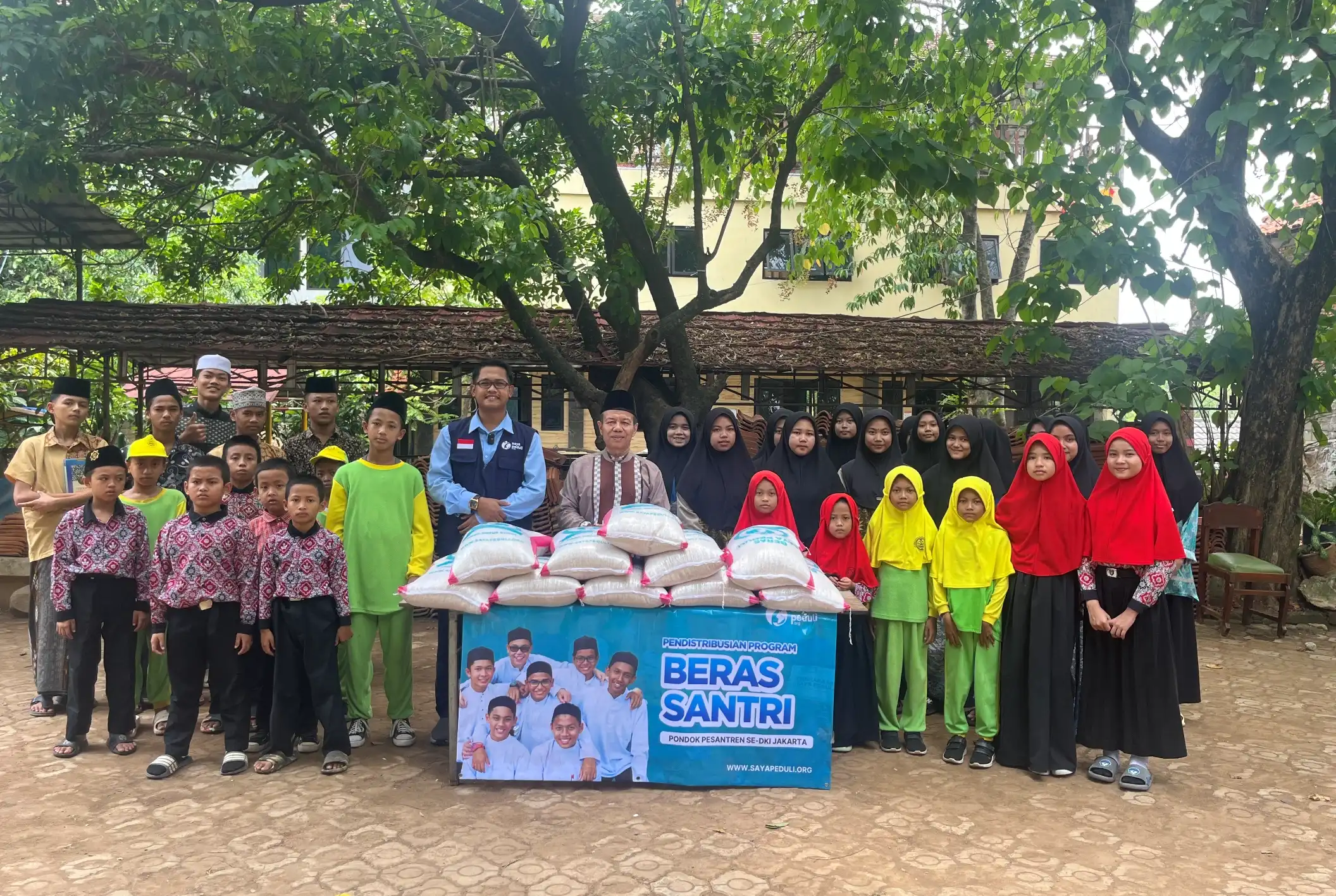 Foto 3 dari album Pendistribusian Beras ke Seluruh Pesantren di DKI Jakarta Tahun 2024