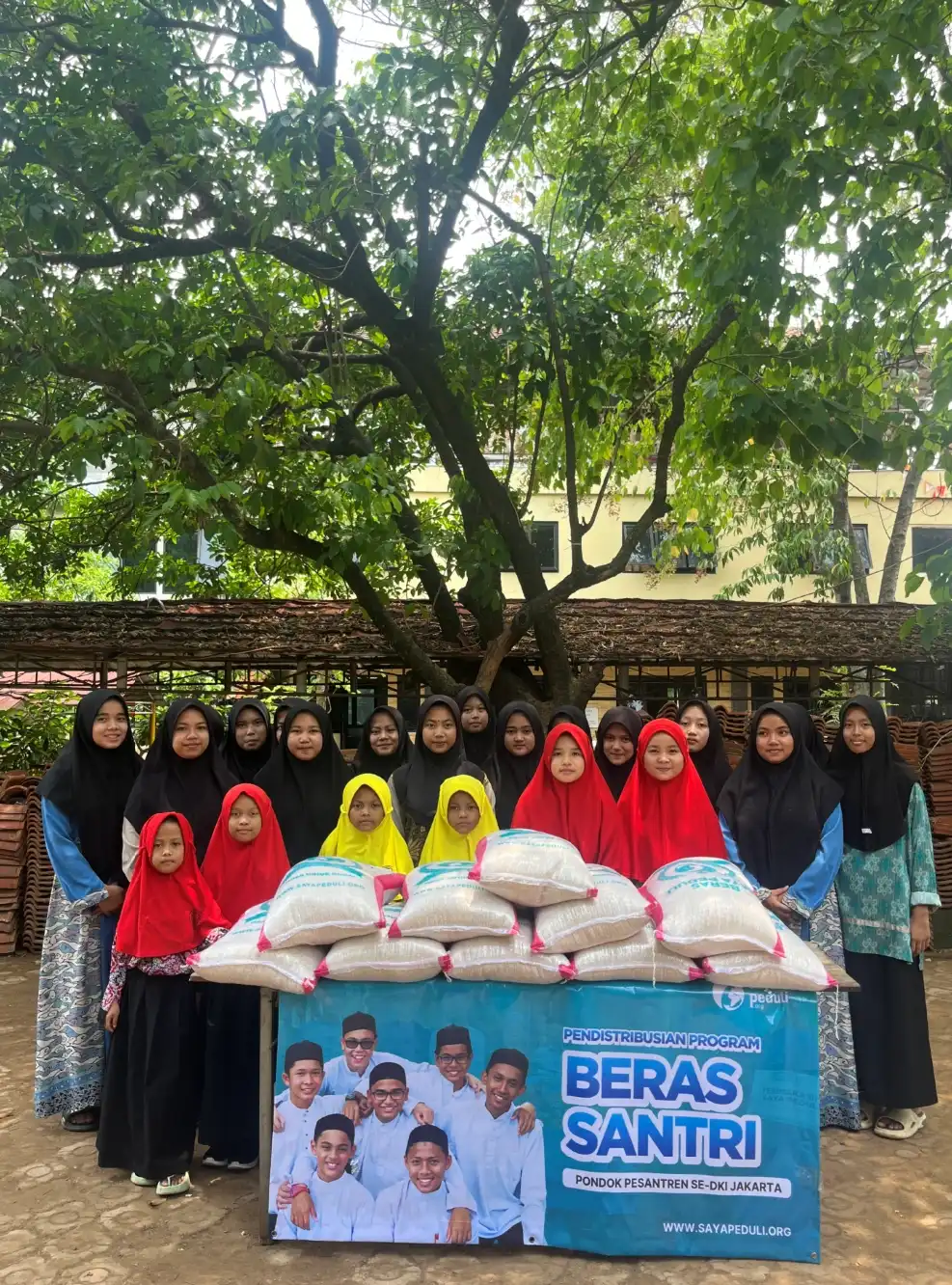Foto 4 dari album Pendistribusian Beras ke Seluruh Pesantren di DKI Jakarta Tahun 2024