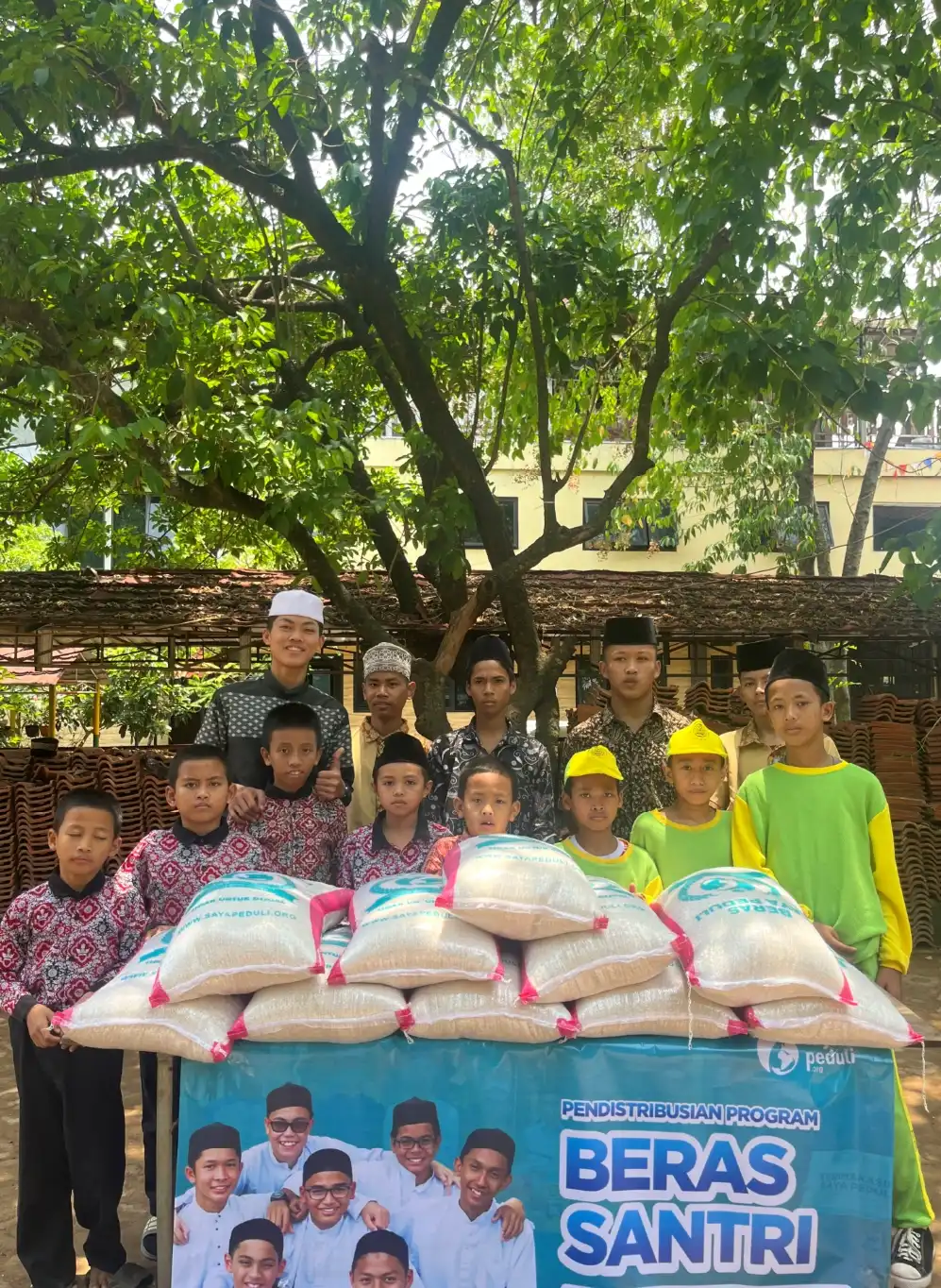Foto 5 dari album Pendistribusian Beras ke Seluruh Pesantren di DKI Jakarta Tahun 2024