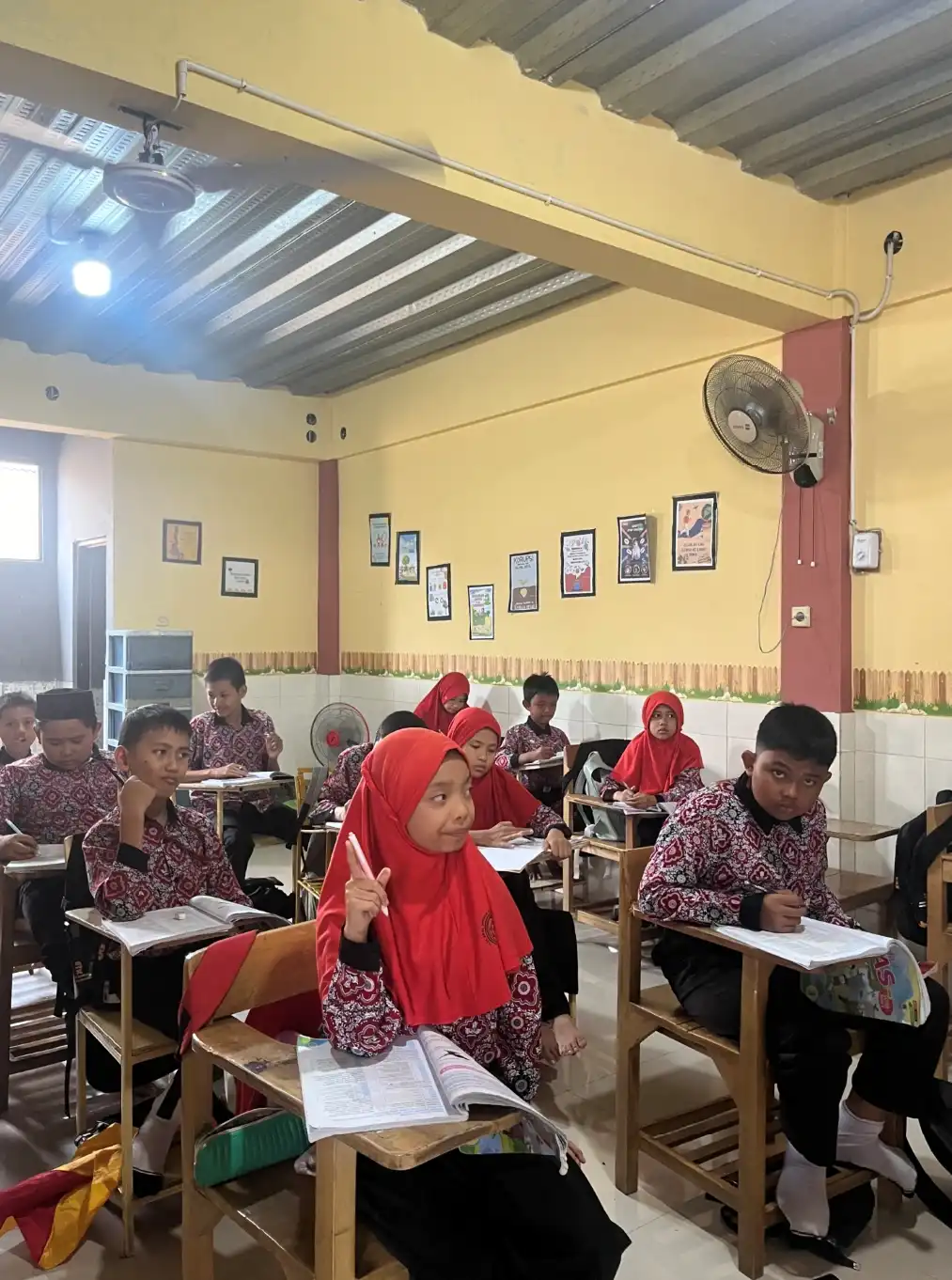 Foto 8 dari album Pendistribusian Beras ke Seluruh Pesantren di DKI Jakarta Tahun 2024