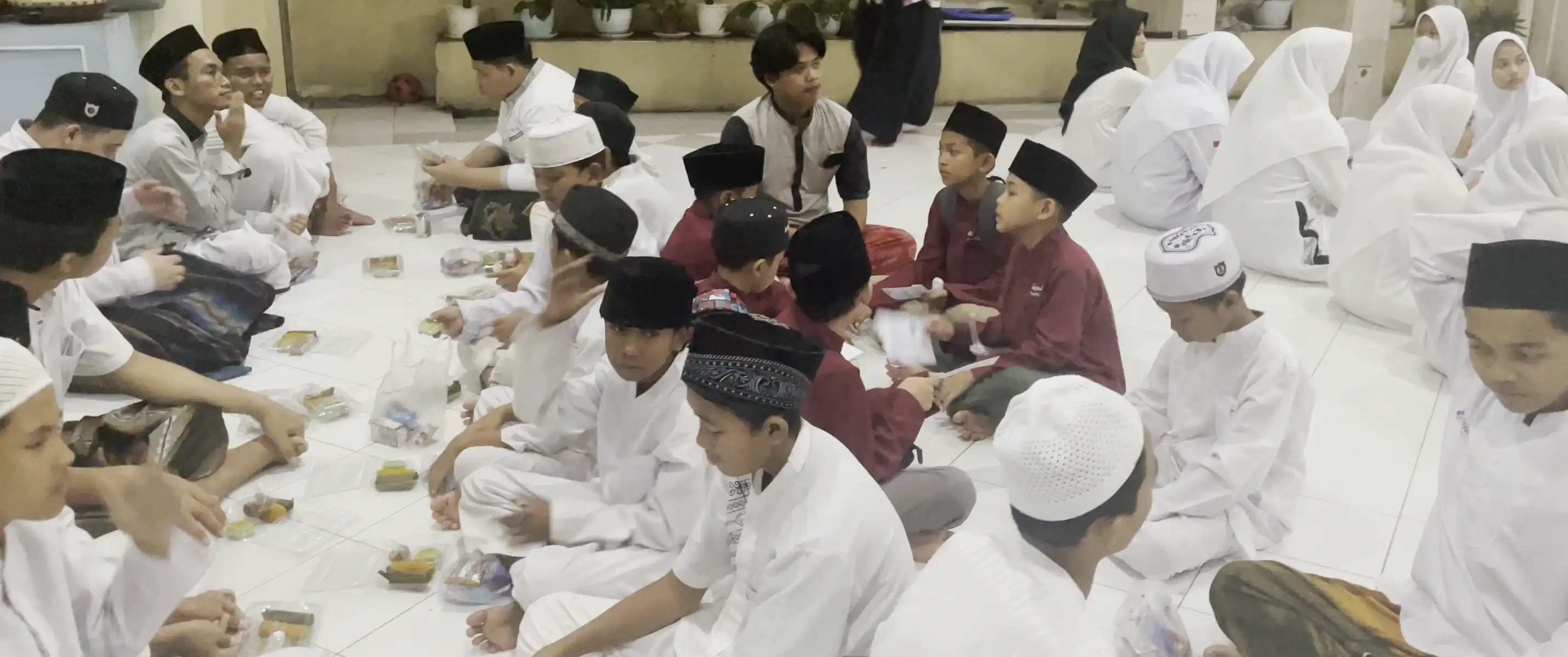 Foto 9 dari album Santunan Anak Yatim Ramadhan 2024