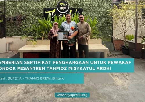 PEMBERIAN SERTIFIKAT PENGHARGAAN UNTUK PEWAKAF PONDOK PESANTREN TAHFIDZ MISYKATUL ARDHI
